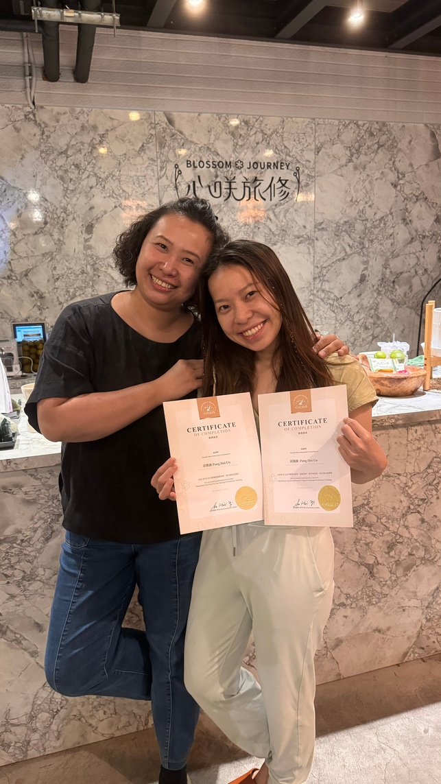 Una with her teacher Eartha Su at Blossom Journey in Taiwan